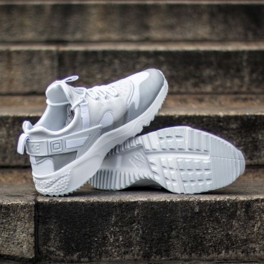 Nike huarache utility bianche hotsell