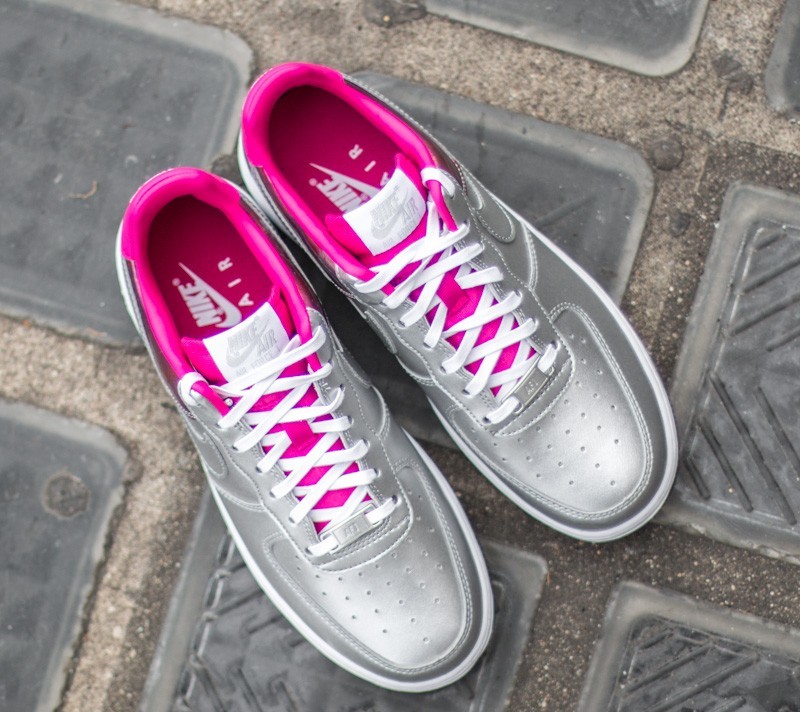 Scarpe donna Nike Wmns Air Force 1 07 PRM QS Metallic Silver/Fireberry