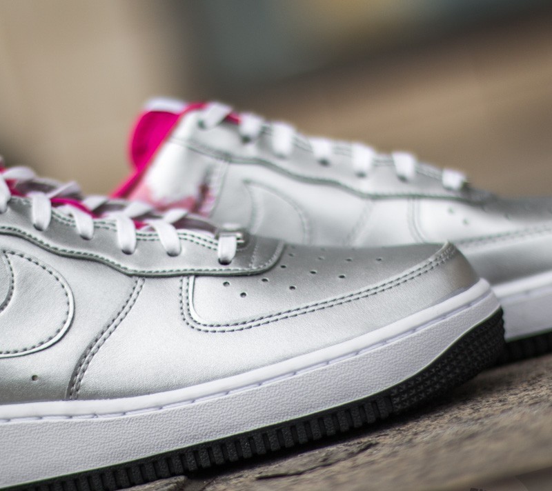 Scarpe donna Nike Wmns Air Force 1 07 PRM QS Metallic Silver/Fireberry