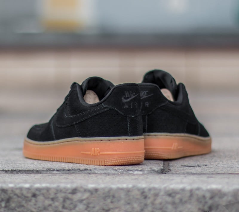 Nike air force 1 07 se black gum on sale