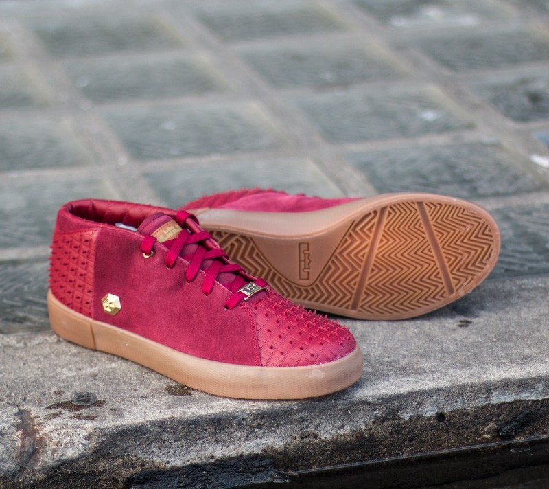 Încălțăminte și sneakerși pentru bărbați Nike Lebron XIII Lifestyle Team Red/ Metallic Gold-Gum Mid Brown