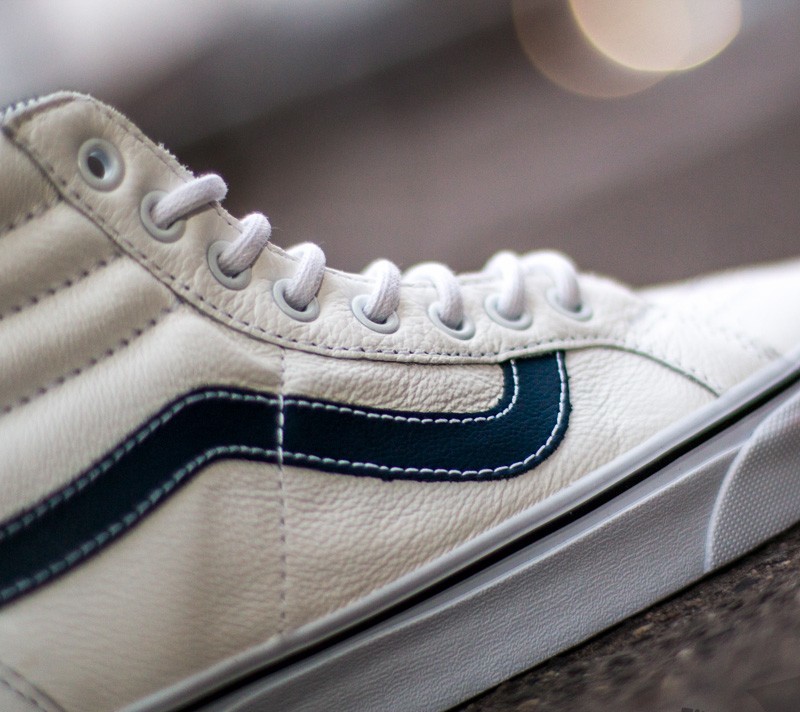 White high top sale vans with blue stripe