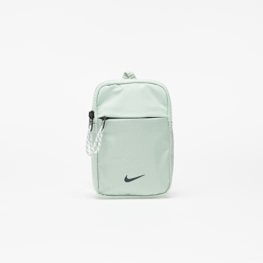 Nike sportswear essentials online hip pack