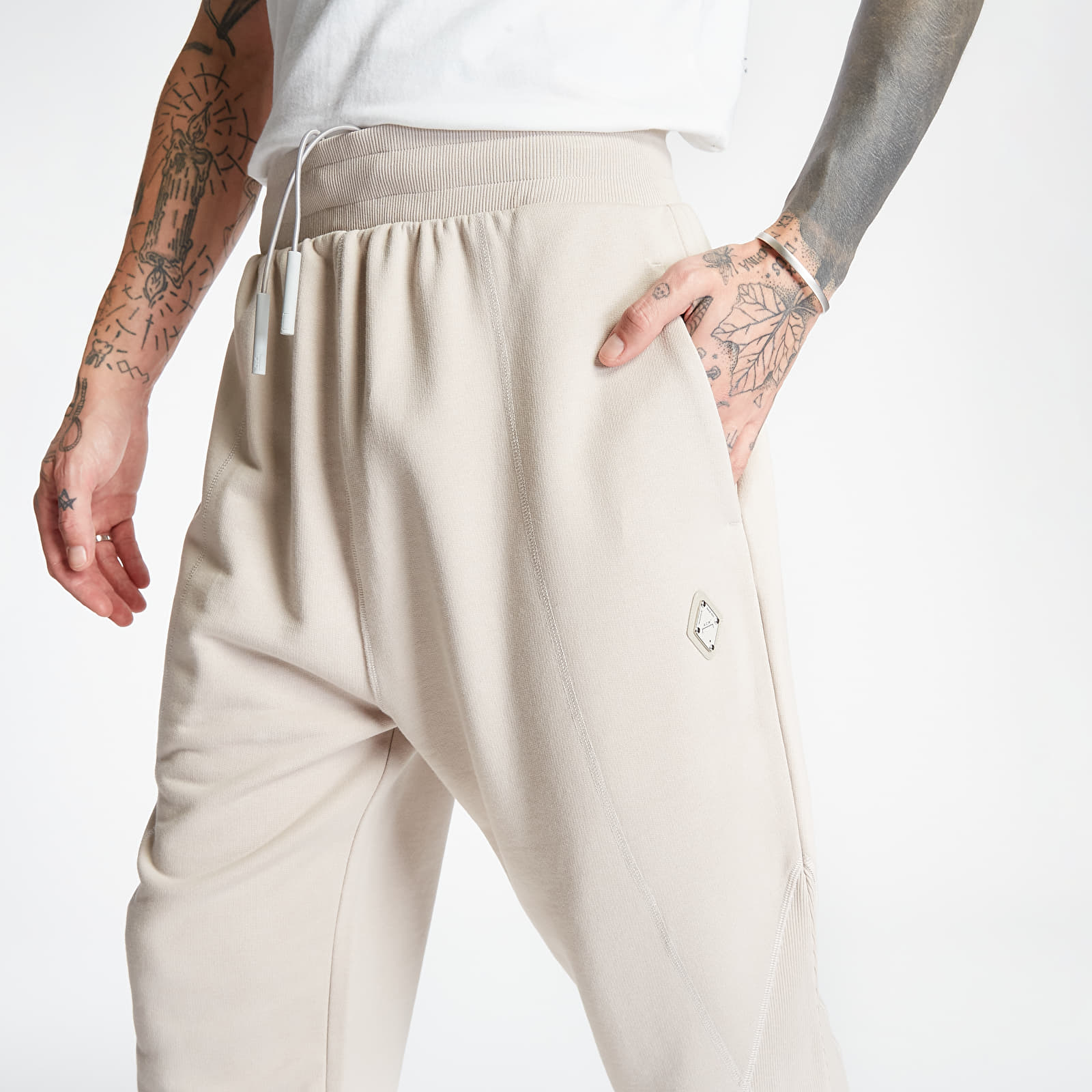 Hlače A-COLD-WALL* Contour Line Panel Pants Cement