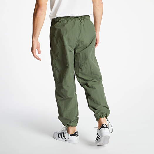 Adidas skateboarding sales chino queen