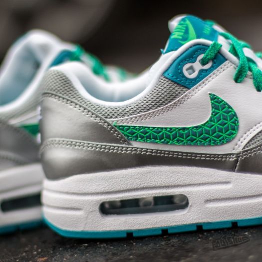 Aqua green top nike shoes