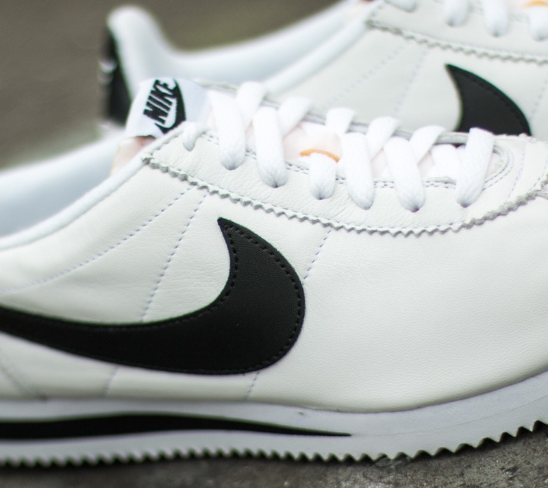 Nike cortez classic mens hotsell