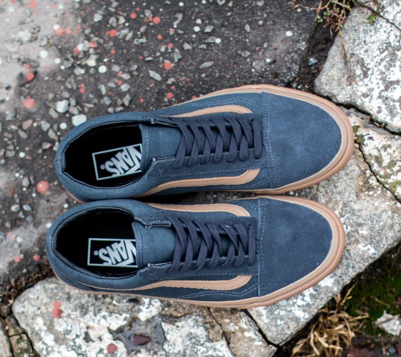 Vans old skool gum sole navy hot sale