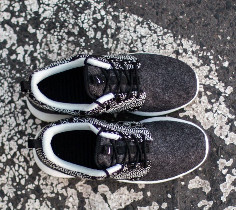Women s shoes Nike WMNS Roshe One Winter Sweater Black Black Sail