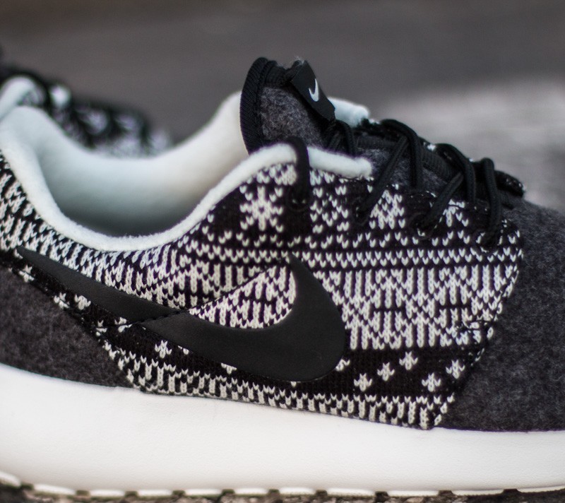 Damen Sneaker und Schuhe Nike WMNS Roshe One Winter Sweater Black/ Black-Sail