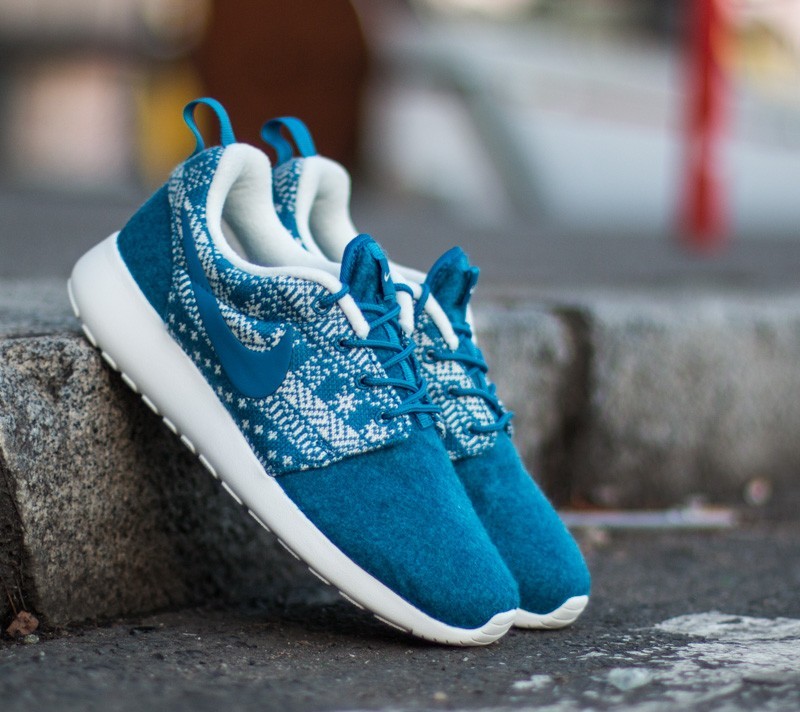 Ženski čevlji Nike WMNS Roshe One Winter Sweater Brigade Blue/ Brigade Blue-Sail