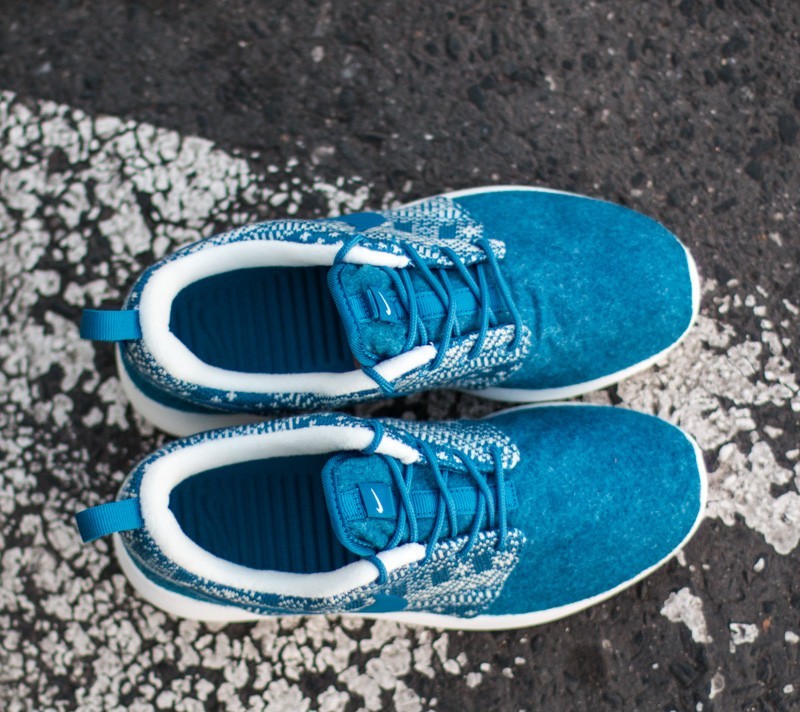 Ženski čevlji Nike WMNS Roshe One Winter Sweater Brigade Blue/ Brigade Blue-Sail