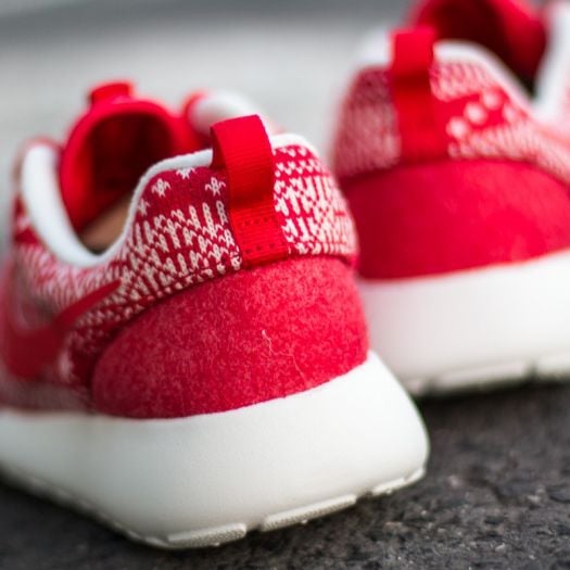 Women's shoes Nike WMNS Roshe One Winter Sweater University Red