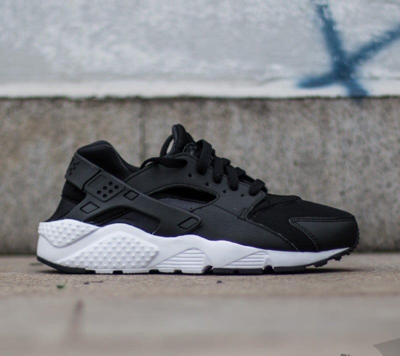 Womens black and on sale white nike huarache