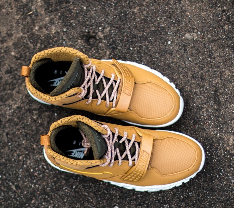 Men's shoes Nike Air Trainer SC 2 Boot Wheat/ Wheat- Dark Loden- Sail