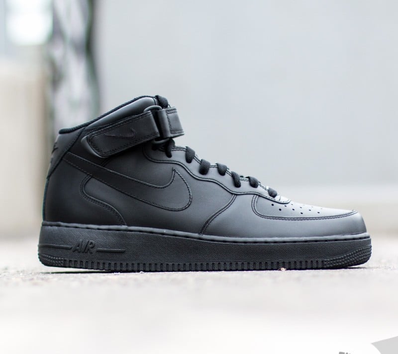 Naisten kengät Nike Wmns Air Force 1 Mid ´07 LE Black/ Black