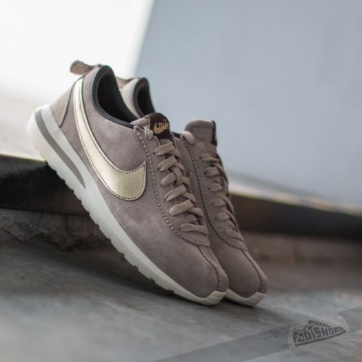 Gold nike roshe suede sales