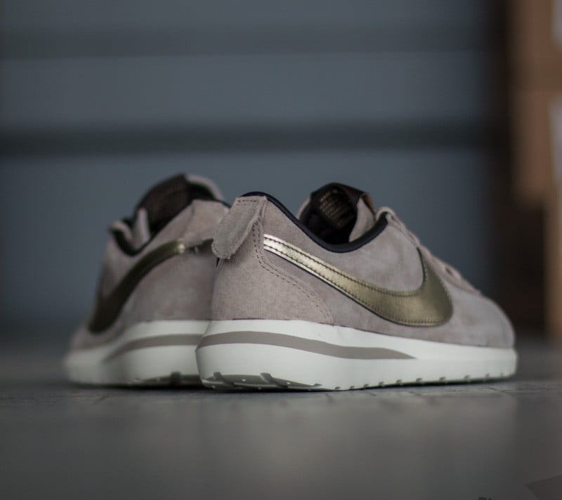 Nike roshe cortez gold 2025