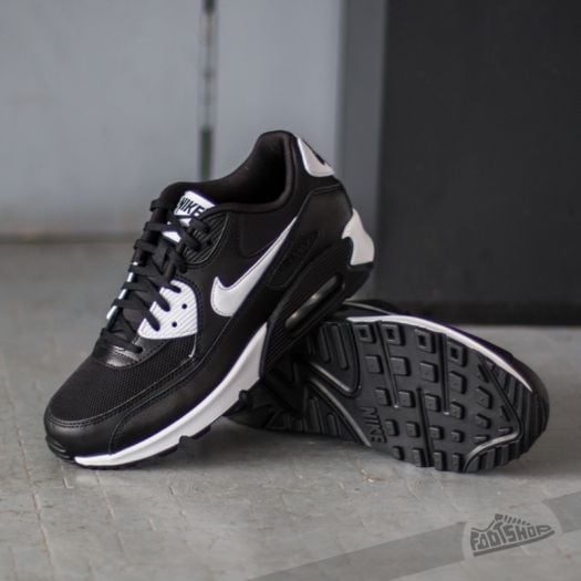 Nike WMNS Air Max 90 Essential