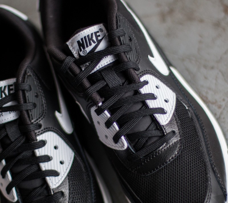 Buty damskie Nike WMNS Air Max 90 Essential Black/ White-Metallic Silver