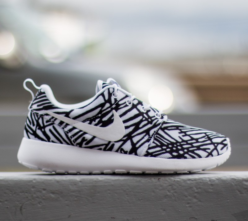 Scarpe donna Nike Wmns Roshe One Print White White Black Footshop