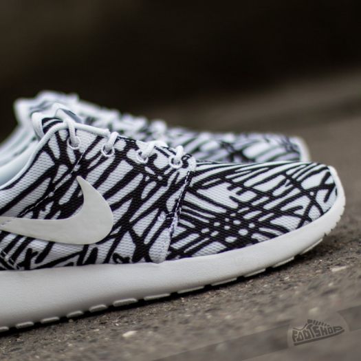 white and black nike roshe womens