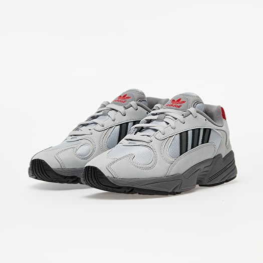 Grey and deals red yung 1s