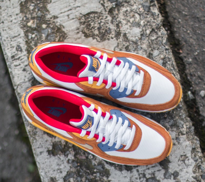 Herren Sneaker und Schuhe Nike Air Max 90  Premium White/ Metallic Gold Grn- Tawny- Gym Royal