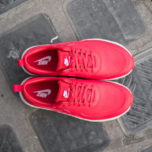 Air max thea femme rouge hotsell