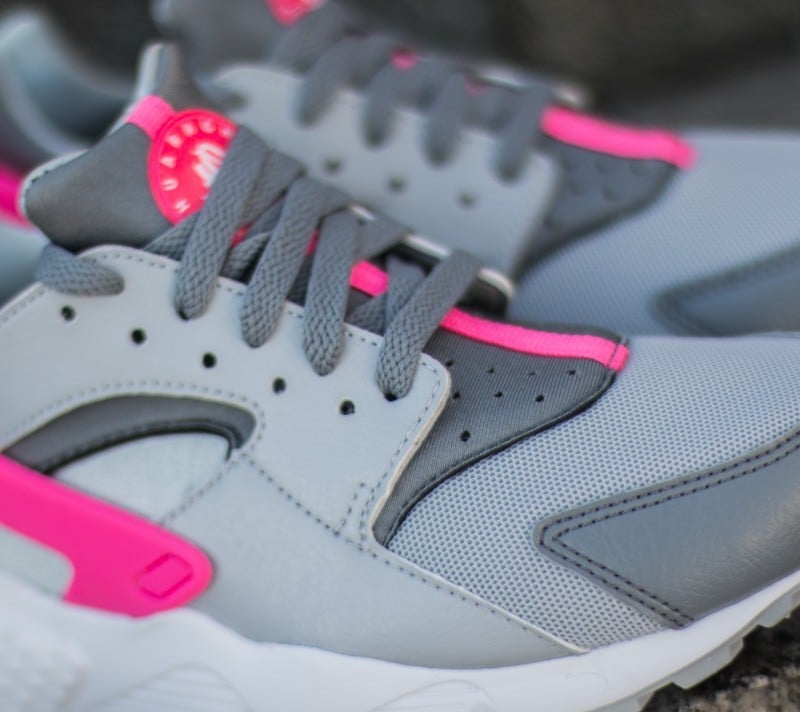 Nike air huarache dark grey magnet hyper cobalt pink hotsell