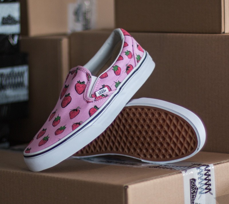 Women's shoes Vans Classic Slip On Strawberries Lavender / True White