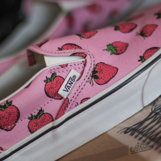 Women s shoes Vans Classic Slip On Strawberries Lavender True White Footshop