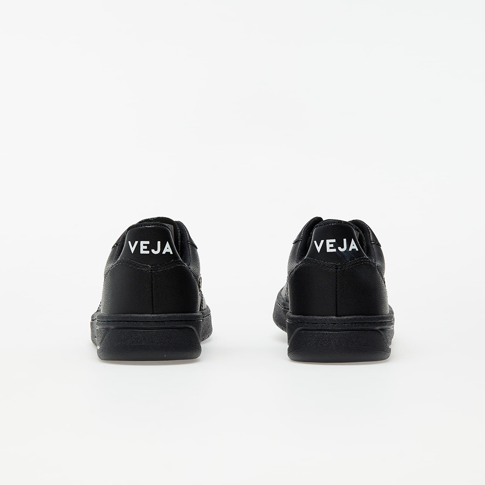 Veja discount v10 black