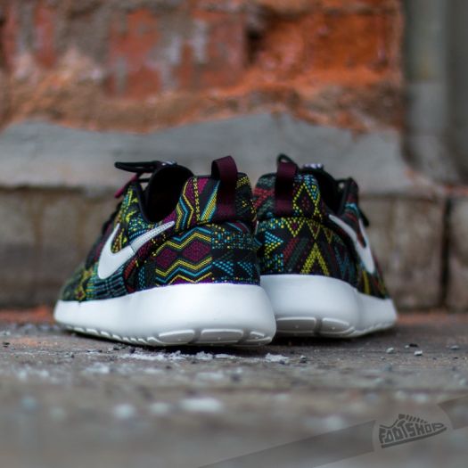Nike roshe run flowers best sale