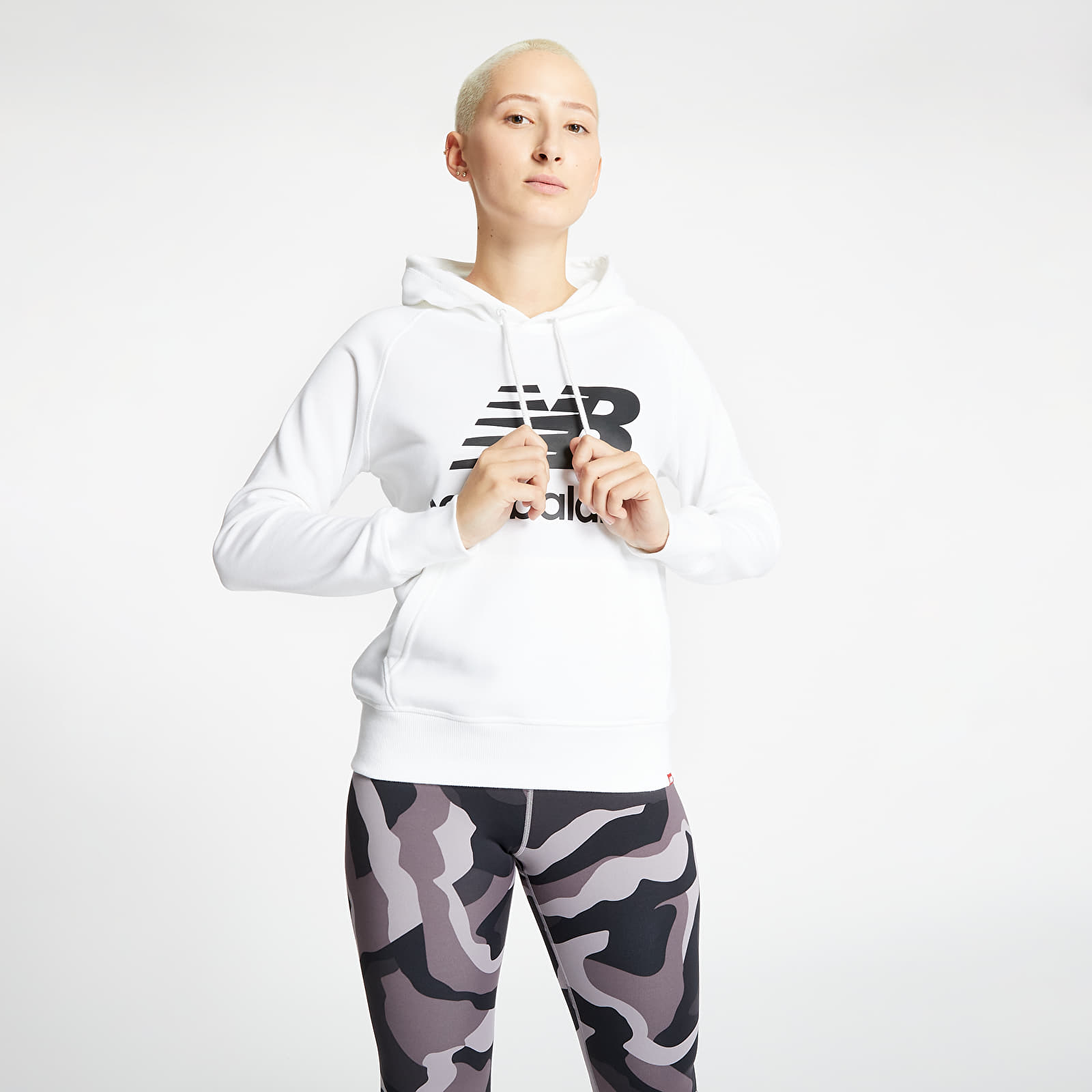 Sweatjacken und Sweatshirts New Balance Essentials Pullover Hoodie White