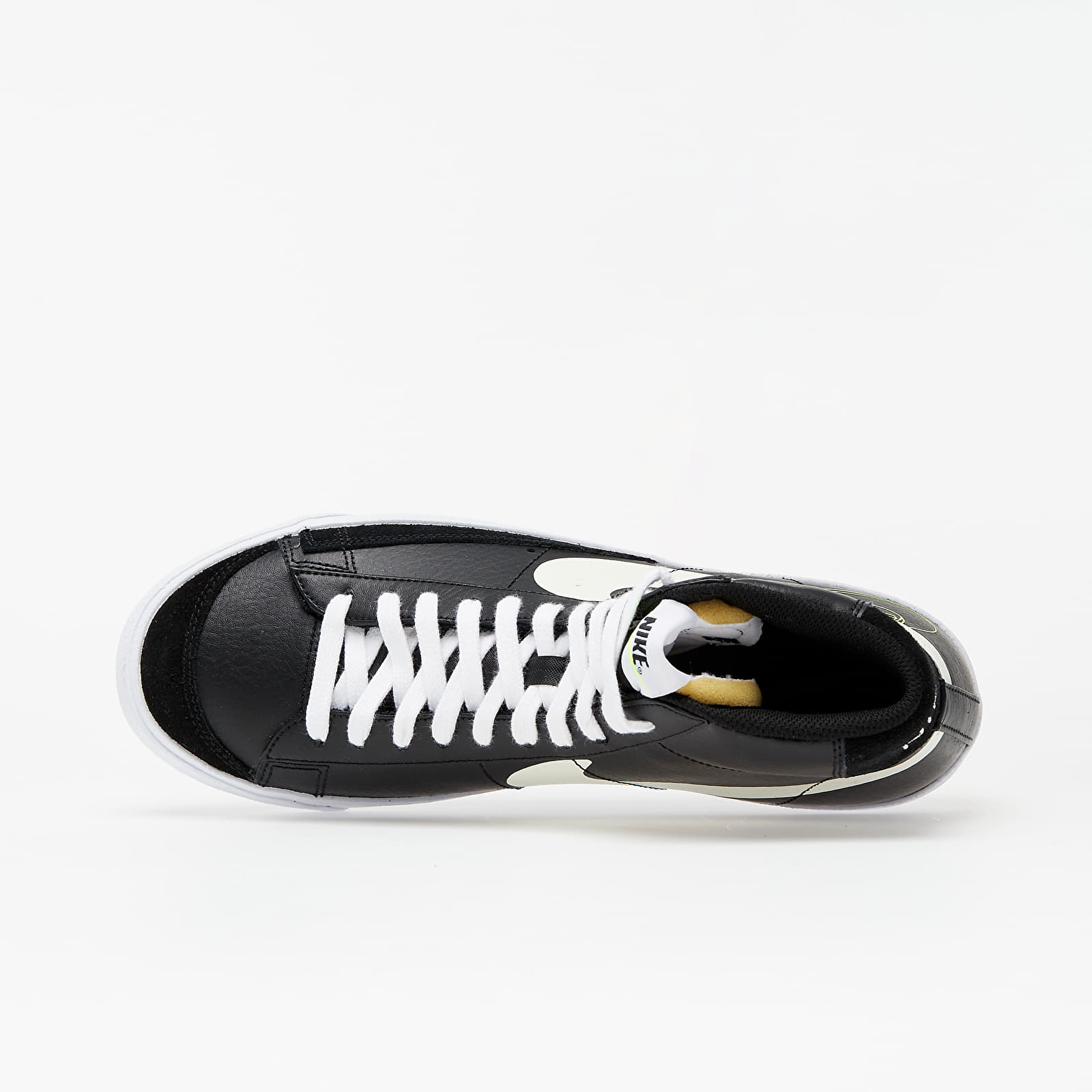 Férfi cipők Nike Blazer Mid '77 Black/ Sail-White-Volt