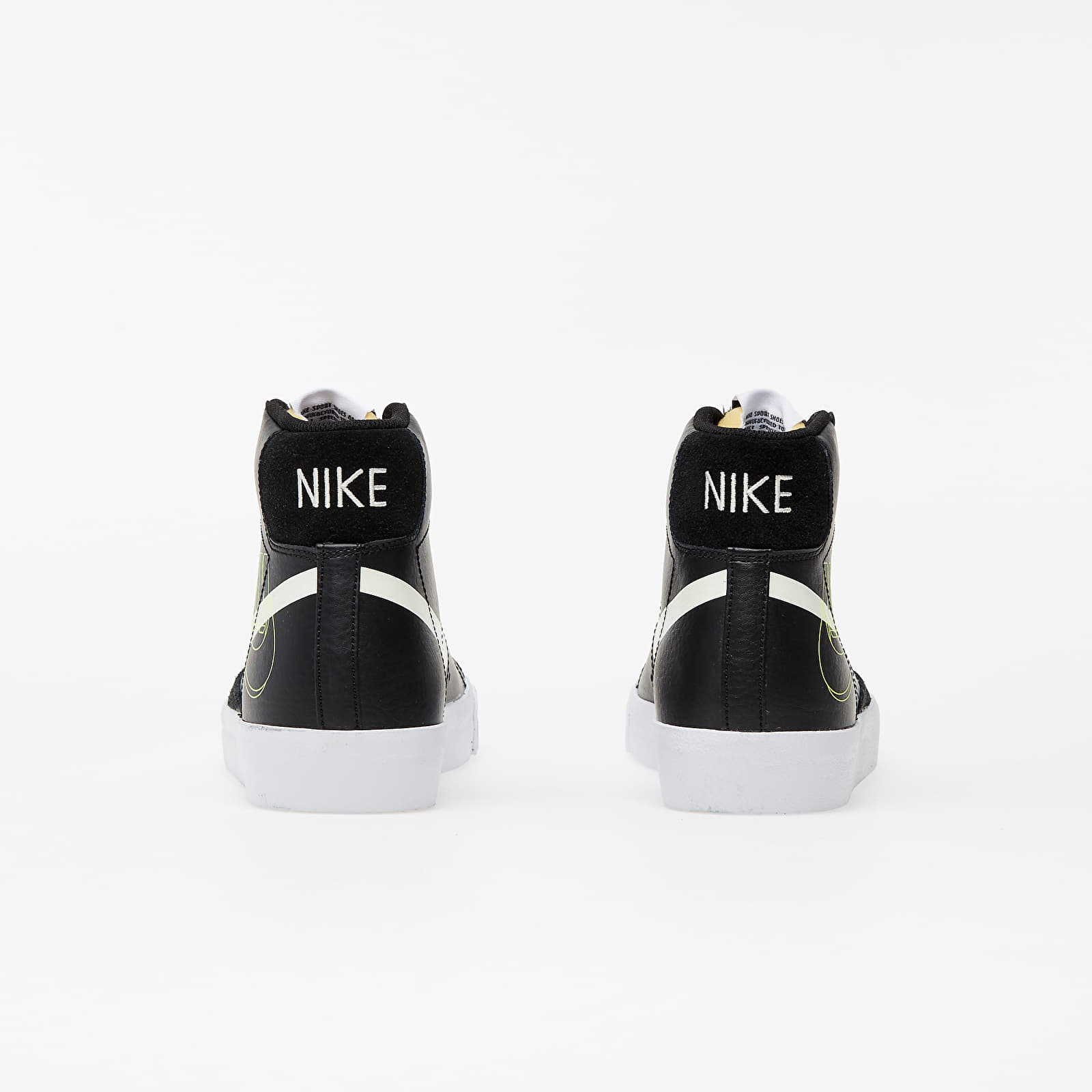 Férfi cipők Nike Blazer Mid '77 Black/ Sail-White-Volt