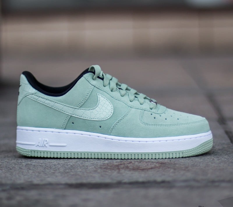 Air force 1 seasonal best sale