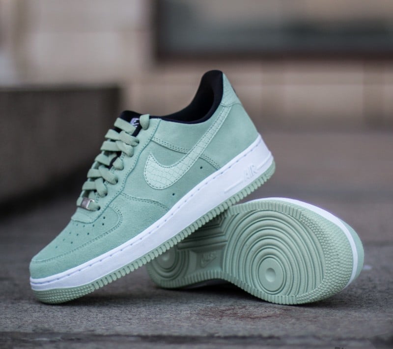 Naisten kengät Nike W Air Force 1 '07 Seasonal Enamel Green/ Enamel Green