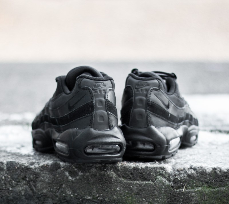 Nike air max 95 essential sales triple black