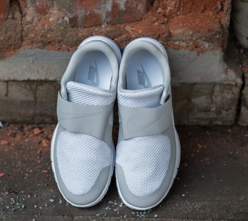 Nike free socfly women's top