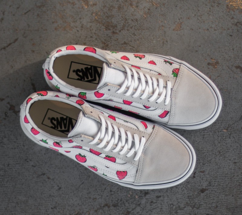 Women s shoes Vans Old Skool Strawberries True White Footshop
