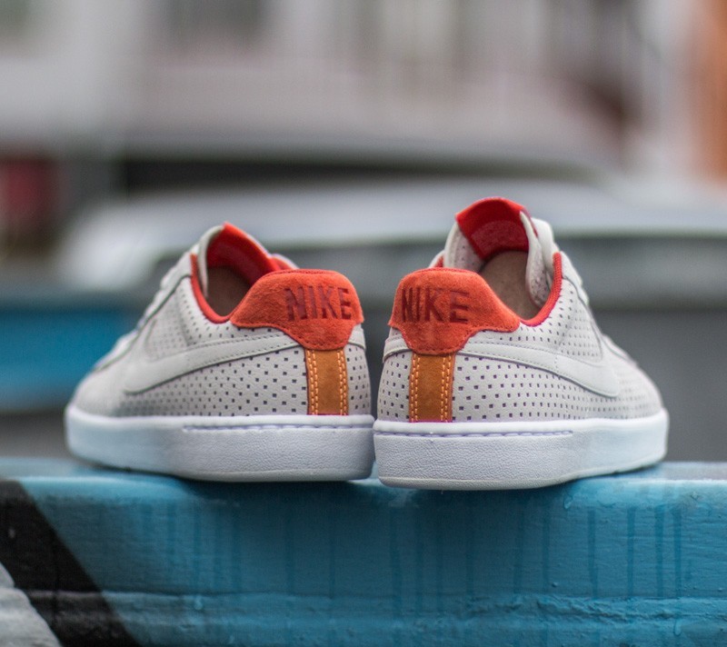 Nike ultra light sneakers hot sale