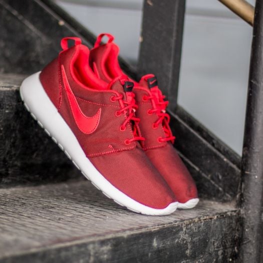 Chaussures et baskets homme Nike Roshe One Premium University Red University Red Black Footshop