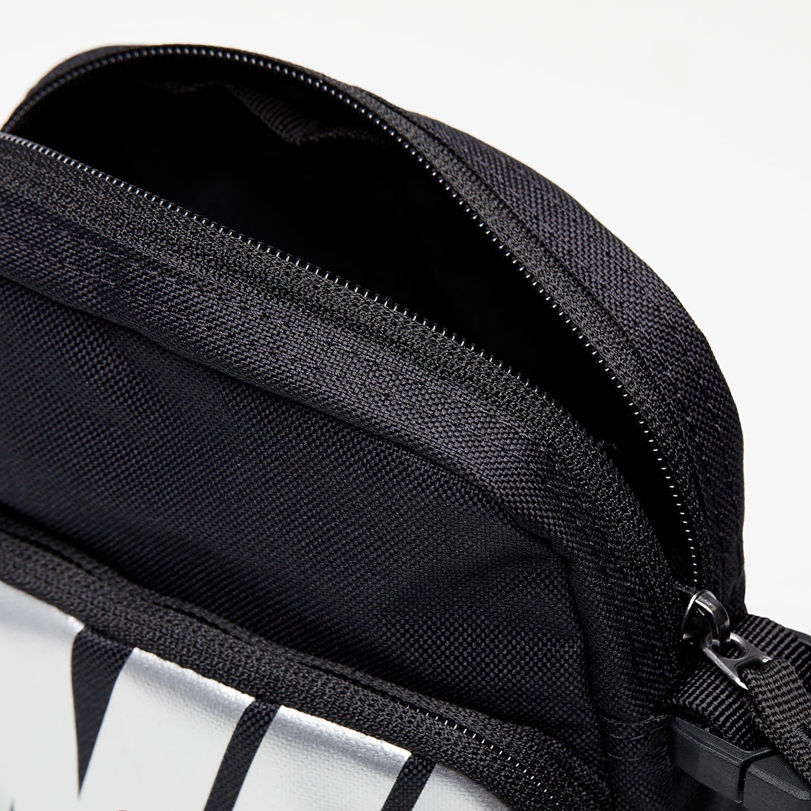 Crossbody táskák Nike Heritage 2.0 Bag Black/ Black/ Metallic Silver