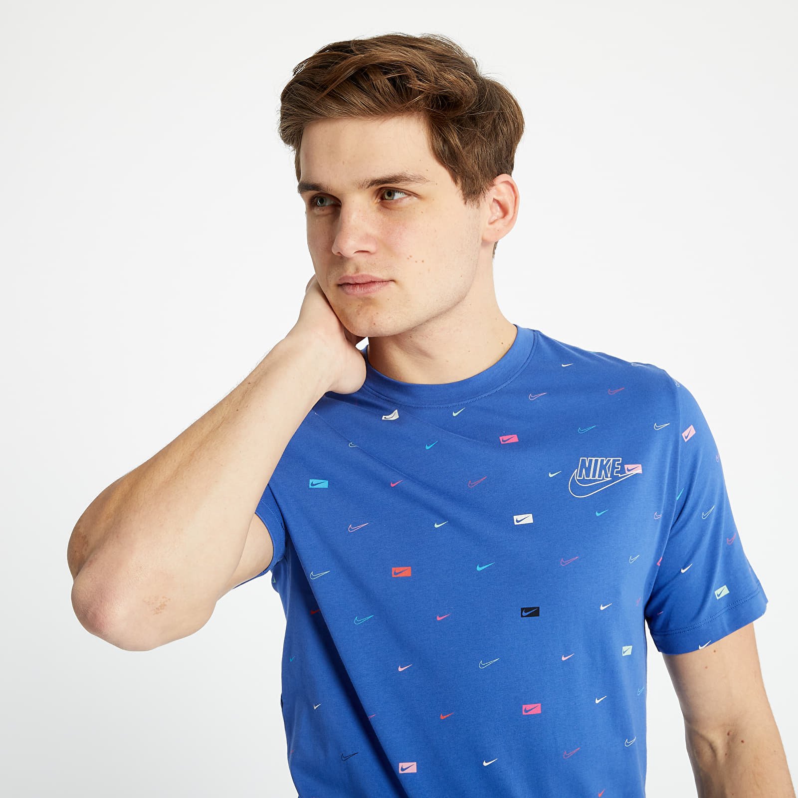 Multicolor on sale nike shirt