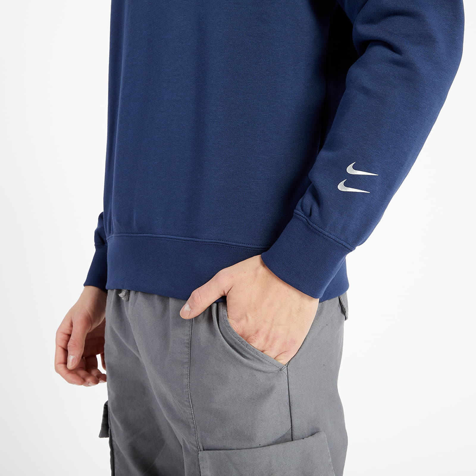 Bluzy Nike Sportswear Swoosh Crew Midnight Navy/ Metallic Silver