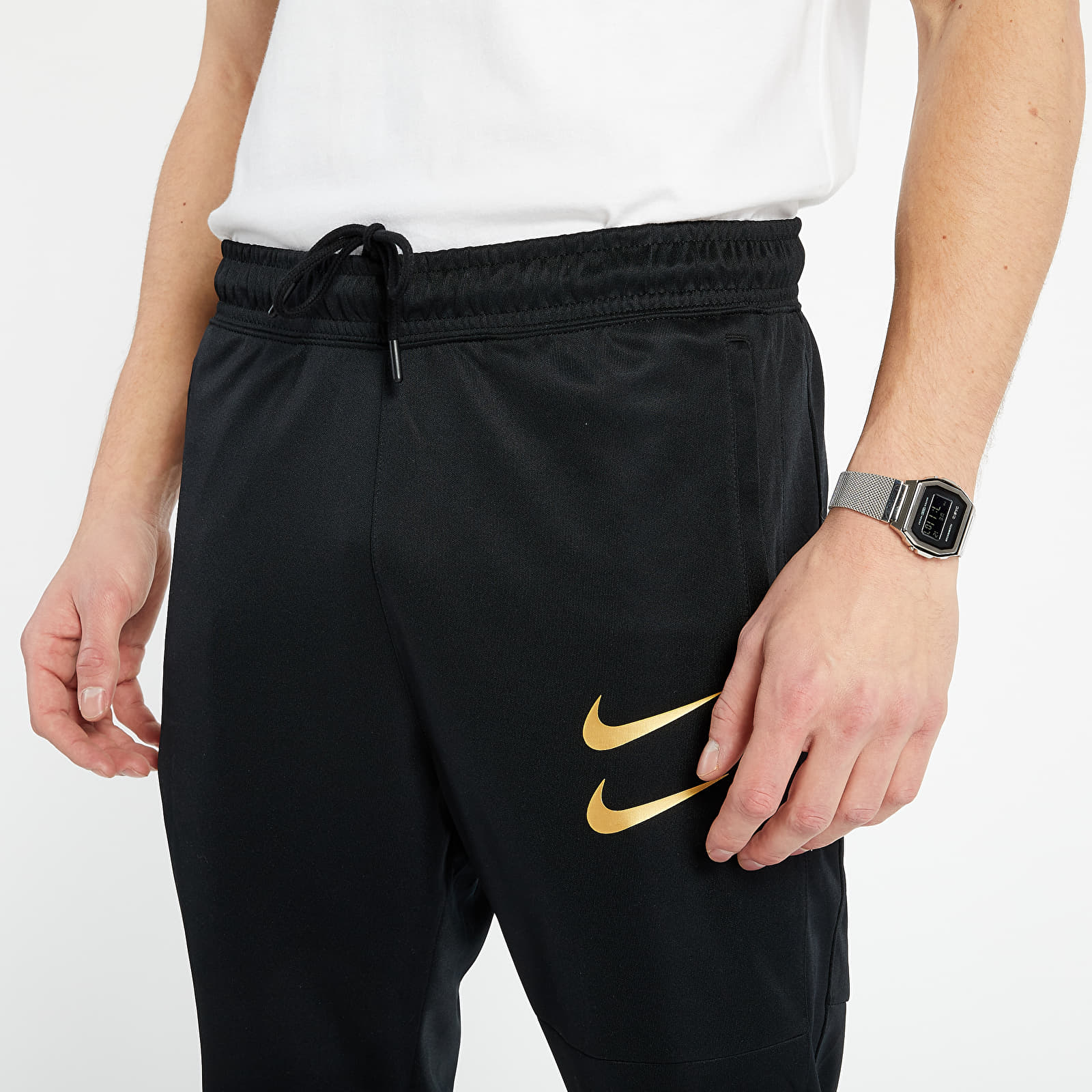 Hosen und Jeans Nike Sportswear Swoosh Pants Black Metallic Gold Footshop