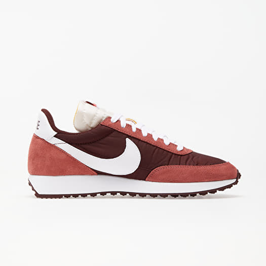 claystone red nike