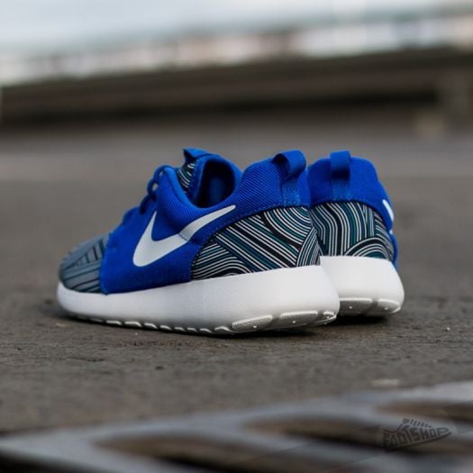 Blue and white outlet roshes